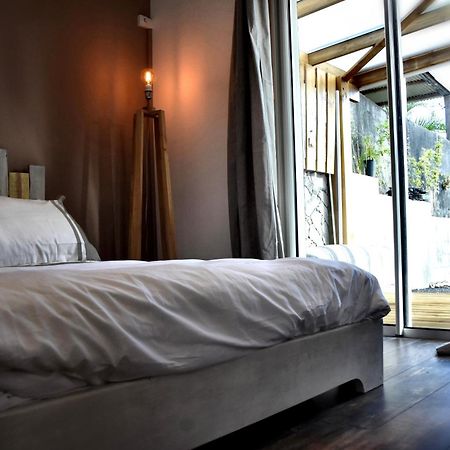 Chez Les Filles - Bungalodge Petite Île Eksteriør billede